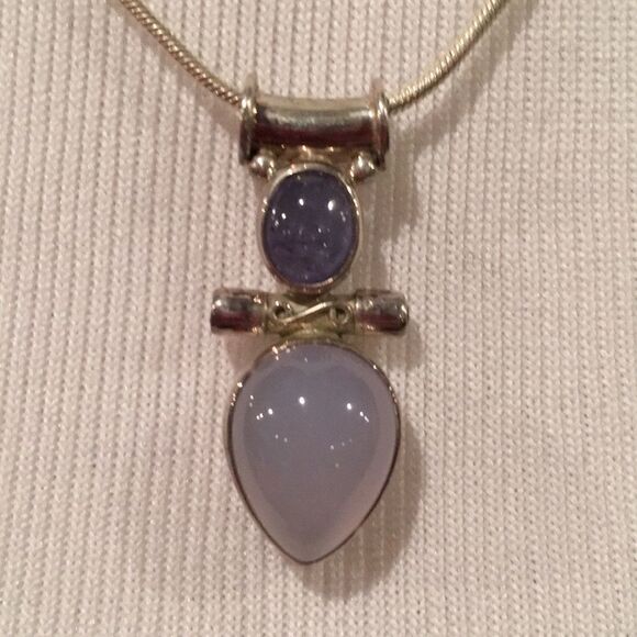 sajen Offerings sterling silver chalcedony pendant - Picture 2 of 2